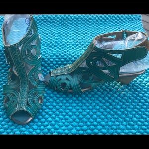 Turquoise L’artiste Flourish Sandals Spring Step